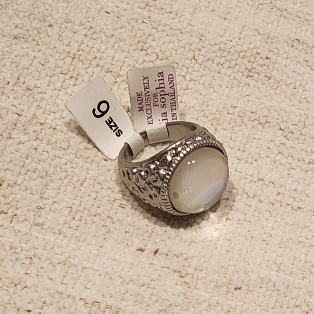 NWT Lia Sophia Alabaster Ring, Size 6